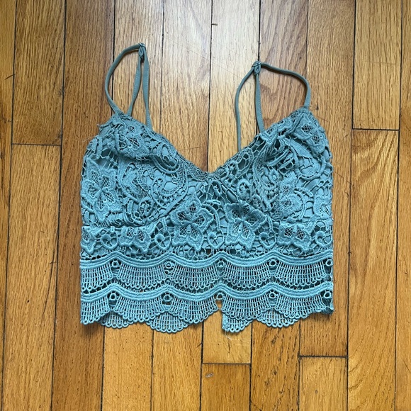 Pacsun Kendall and Kylie Bustier - Picture 1 of 4